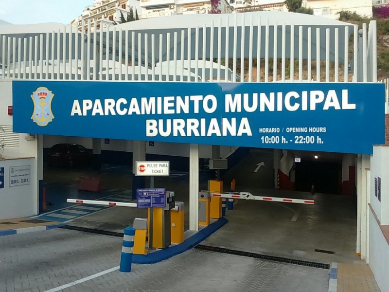 How much is it to park Burriana Beach, parking in Nerja