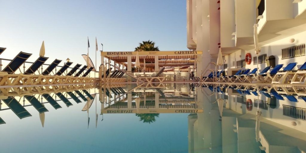 hotel perla marina pool