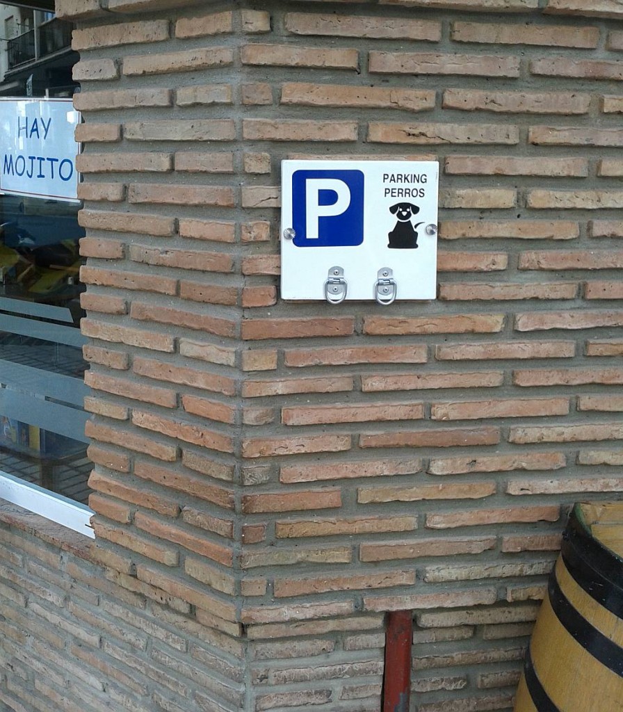 Parking Perrox, Nerja
