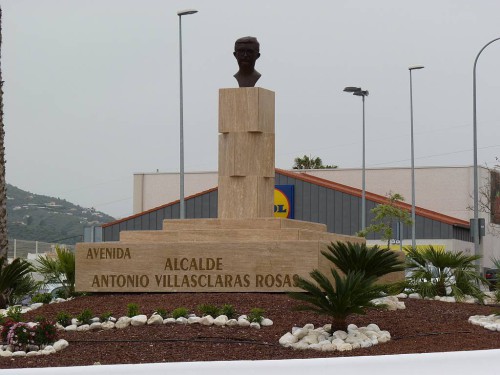 Villasclaras statue, Nerja